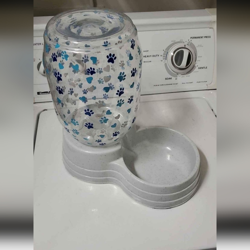 Pet Gravity Water Bowl